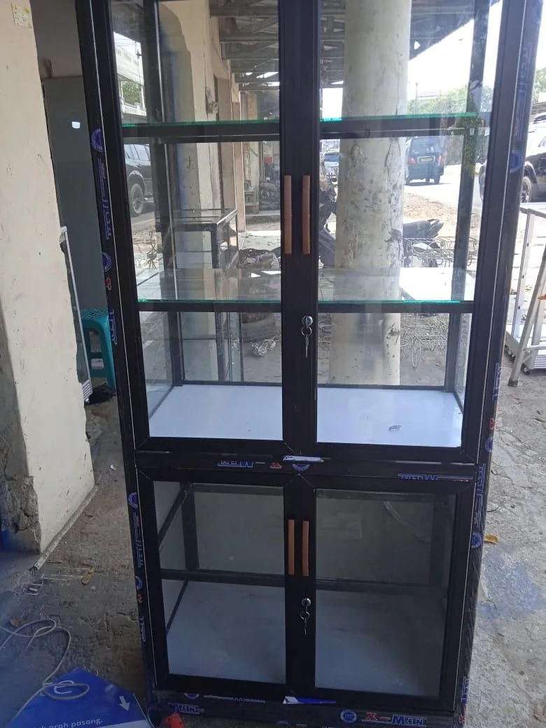 Lemari etalase aluminium kaca JAYA MANDIRI